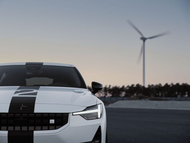 Tiembla Model 3. Esta berlina eléctrica viene desde Suecia con más de 10.000 euros de descuento