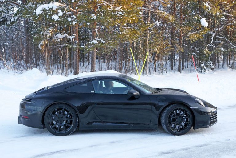 El futuro Porsche 911 destapa su imagen
