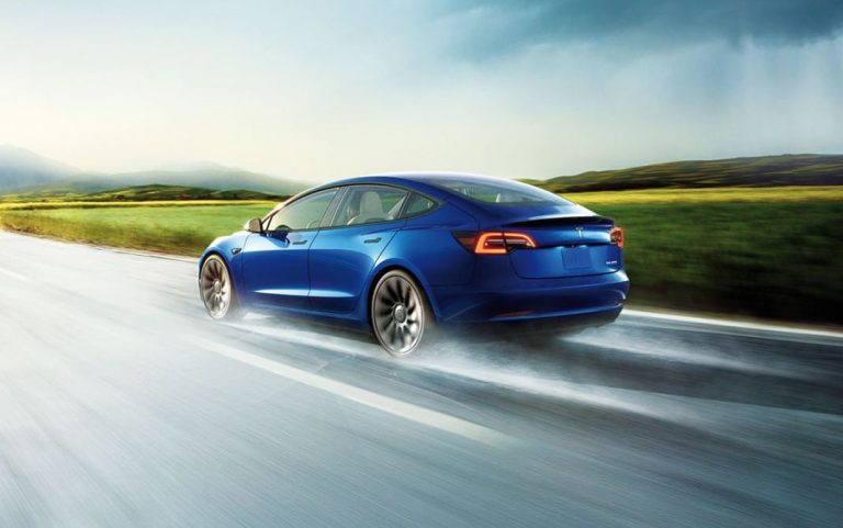 El Tesla Model 3 ya cuesta menos que una berlina de gasolina