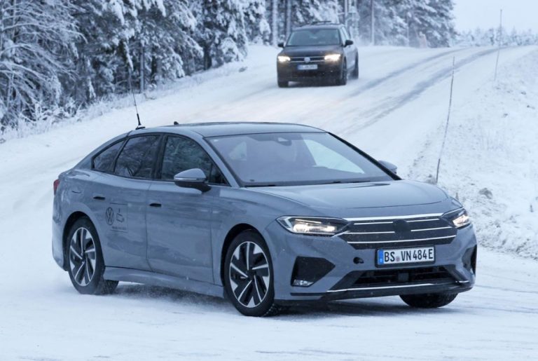 El Volkswagen ID.7, ahora en color gris