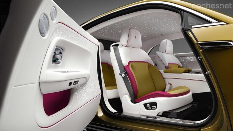 Rolls-Royce bate récord en 2022 y vende coches por valor de más de 3 mil millones de euros