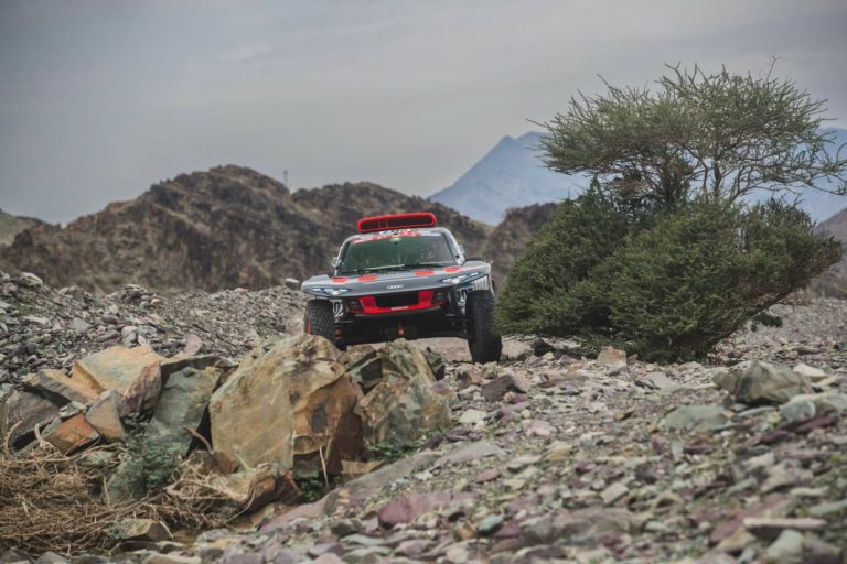 Sainz sigue primero del Dakar tras quedar tercero en la segunda etapa