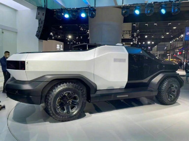 IAT T-Mad: un Tesla Cybertruck a la China, salvaje