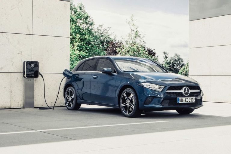 Quítate el miedo a las zonas ZBE con estos coches con etiqueta cero