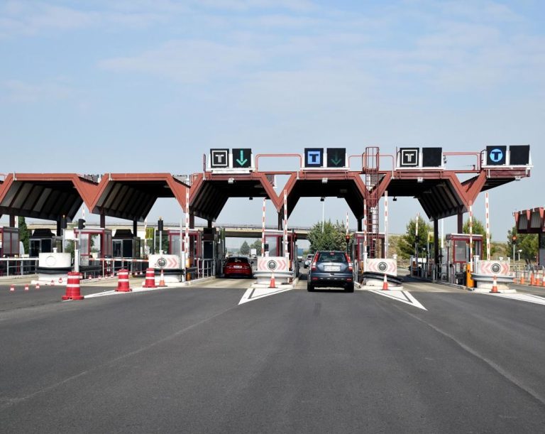 9 euros. El precio que tienes que pagar ahora por circular por estas carreteras antes gratuitas