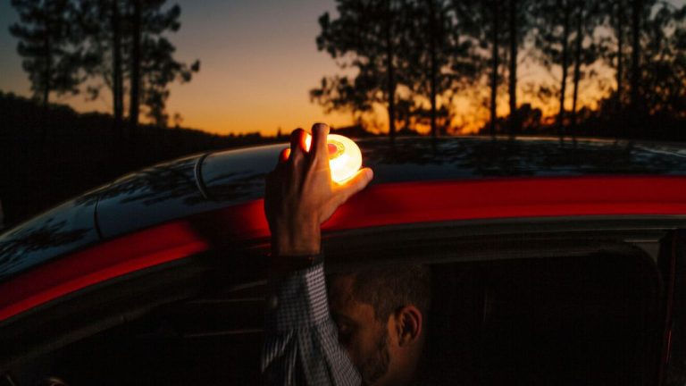Telefónica encuentra un ‘filón’ en las balizas V-16 que te obligará a llevar la DGT