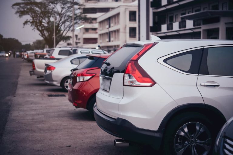 La única manera de parar en doble fila sin que te multen
