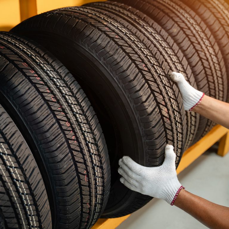 El truco para saber si las ruedas de tu coche son nuevas o viejas