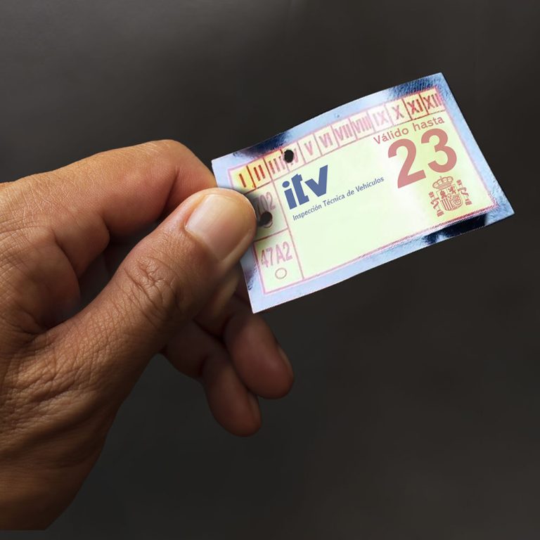 Aunque tu coche supere la ITV, la DGT  te puede multar con hasta 100 euros