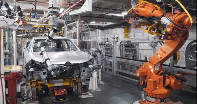 La industria se recupera: la producción de vehículos en España crece un 20% este año