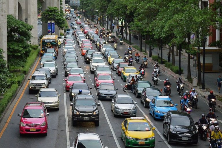El tráfico urbano: Así afecta al 70% de los conductores