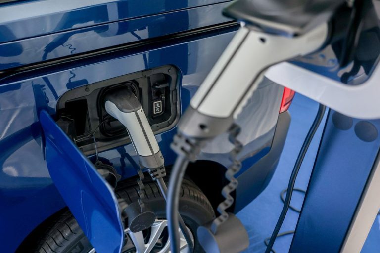 Las ventas de coches electrificados en España superan una cifra histórica, pero insuficiente