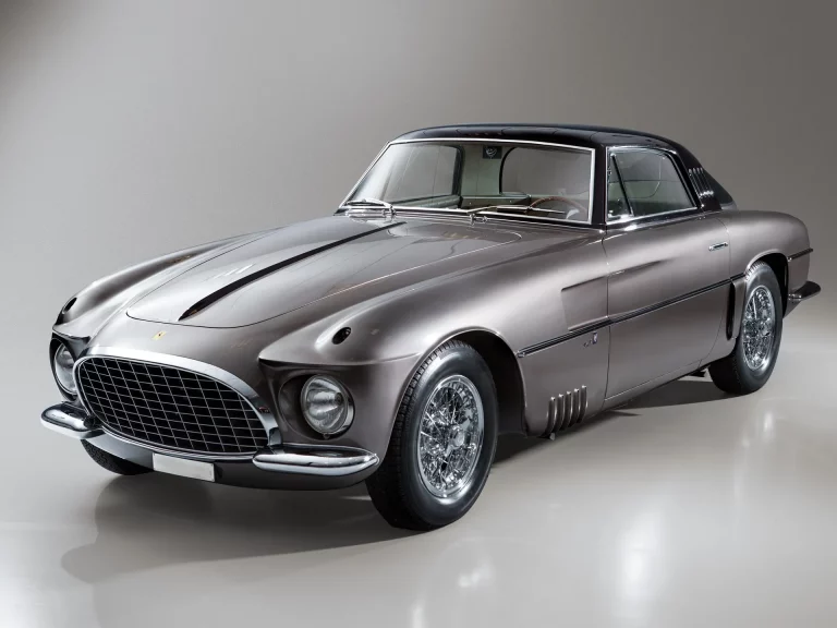 Este exclusivo Ferrari 250 Europa Coupé by Vignale sale de paseo