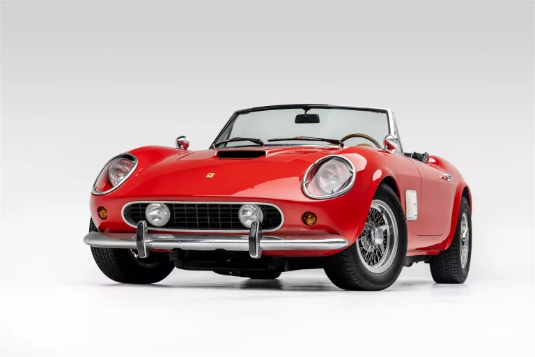 No importa que este Ferrari 250 GT California Spyder sera una réplica. Va a costar una pasta
