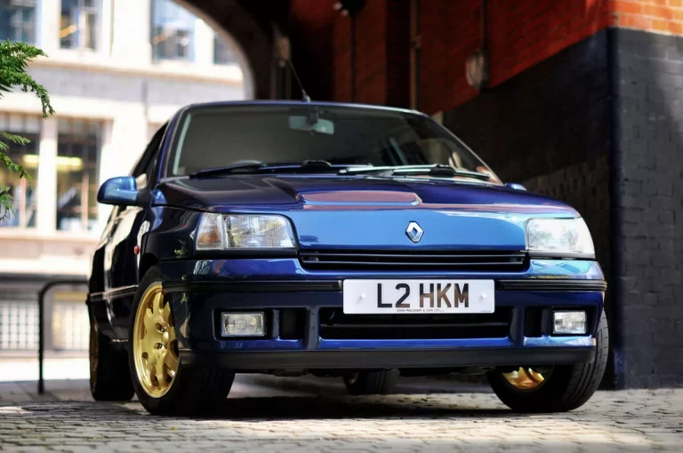 Este extraordinario Renault Clio Williams busca hogar