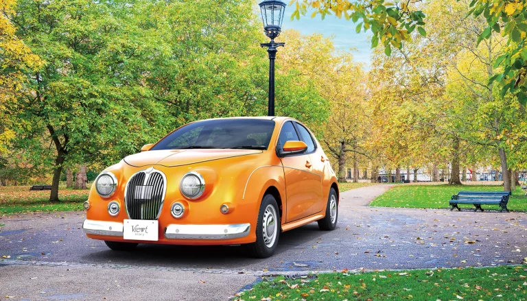 Mitsuoka Viewt Story. Jaguar parece, Toyota Yaris es