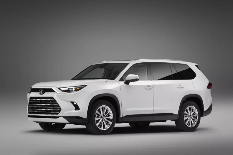 Toyota Grand Highlander. Porque un Highlander normal no era suficiente