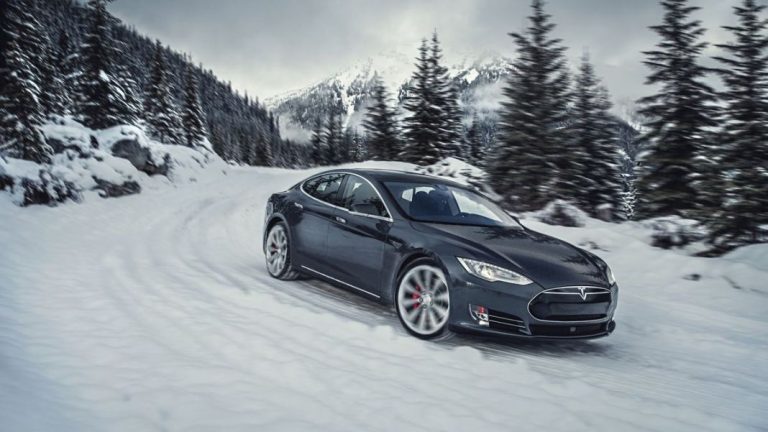 El Tesla Model S destroza a todos los eléctricos cuando hace frío