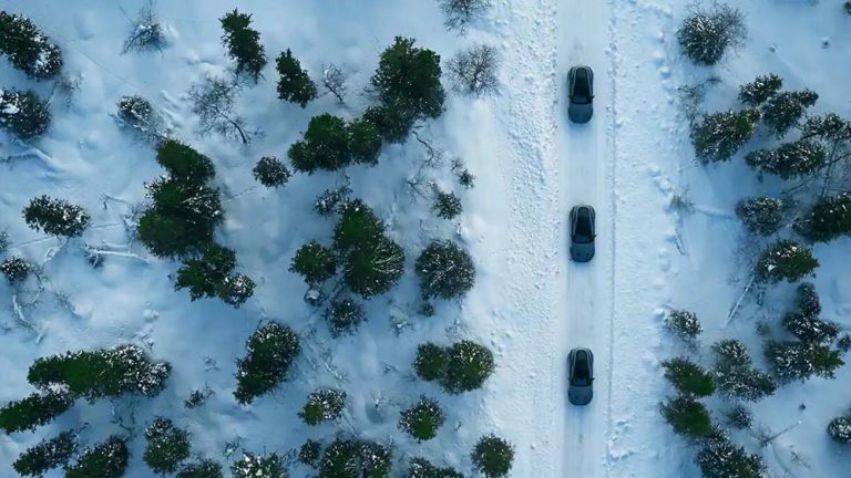 Jaguar te enseña a patinar sobre hielo