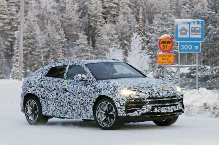 El Lamborghini Urus PHEV, sobre la nieve