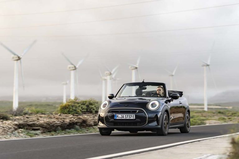 El MINI Cabrio eléctrico ya se vende. Es una pasada, hasta por su precio