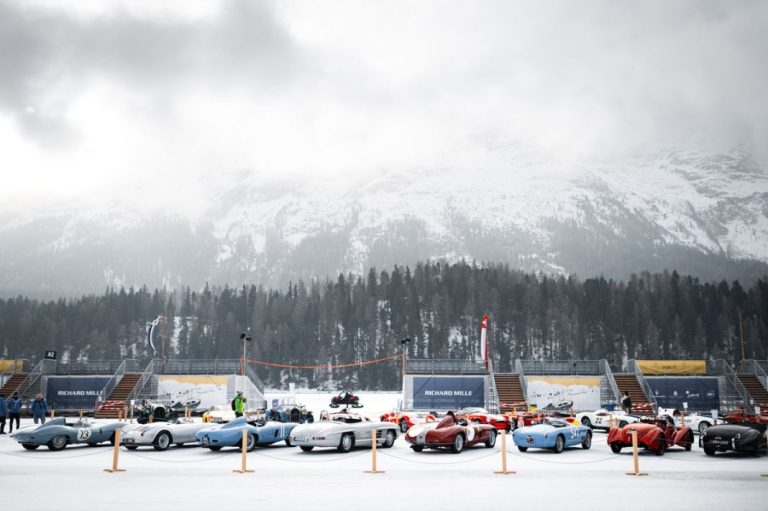 Pasarela de coches sobre el hielo