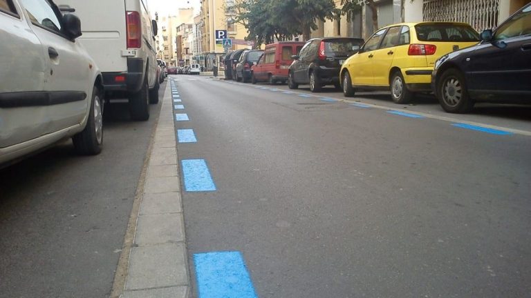 Azul, verde, rojo… y ahora magenta. El nuevo color con que se van a pintar las líneas de la ORA