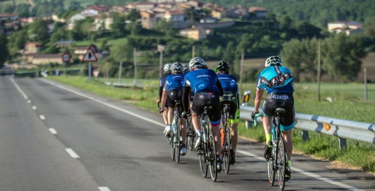 Ojo a las ‘grupetas’ de ciclistas: la DGT os puede sancionar