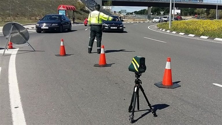El truco infalible para detectar los radares ‘invisibles’ que usa la DGT