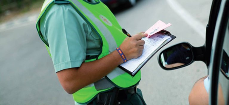 Esto es lo que gana un Guardia Civil de Tráfico. Y lo que suma por cada multa que nos pone