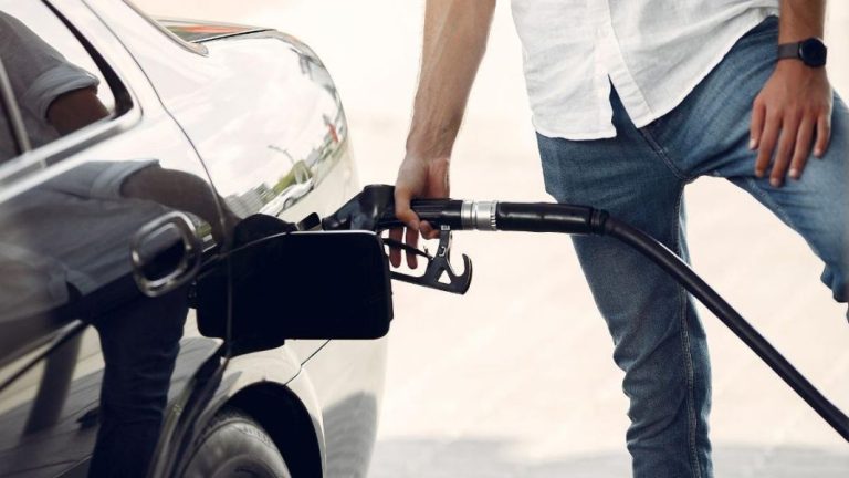 Domingo negro. Así han bautizado a esta fecha señalada por Repsol, Cepsa, BP…