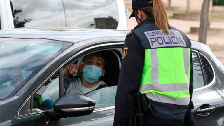 ¿Dejas tu coche a otras personas? Pues la DGT te advierte del riesgo que hay detrás de esta acción