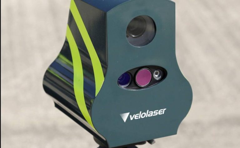 El radar veloláser de la DGT. ¿Cómo multa?¿Cuántos hay? ¿Cuál es su margen de error?