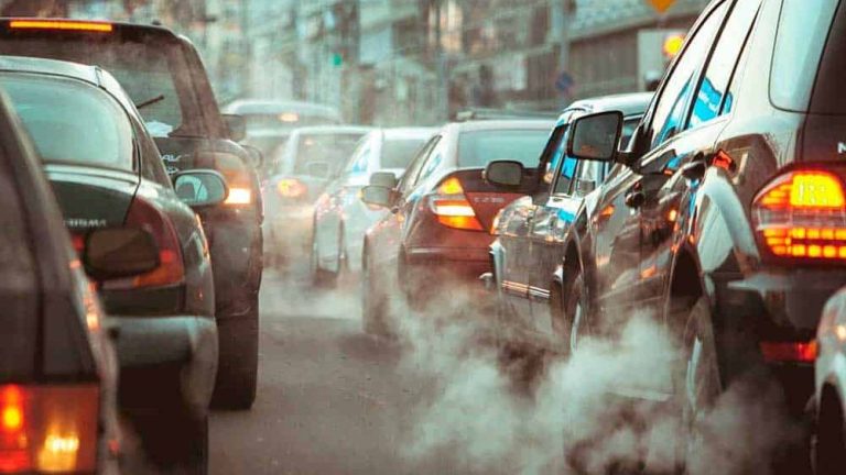 La norma soñada por todo ayuntamiento para sus zonas ZBE y que sacrifica a distancia a tu coche por sus emisiones