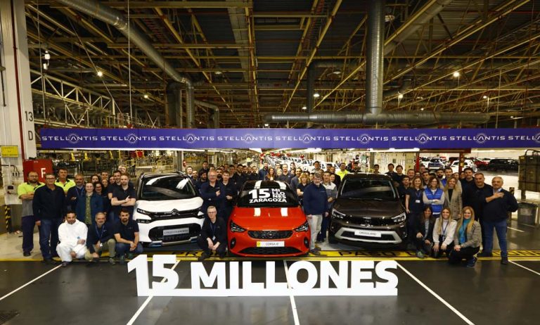 El coche 15 millones fabricado por Stellantis en Zaragoza es eléctrico