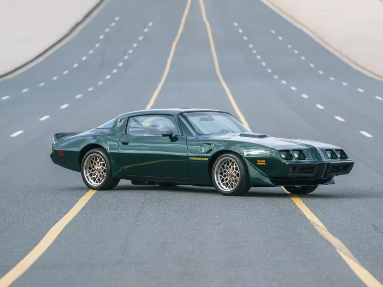 Retro Designs mejora este clásico Pontiac Firebird Trans Am de 1979