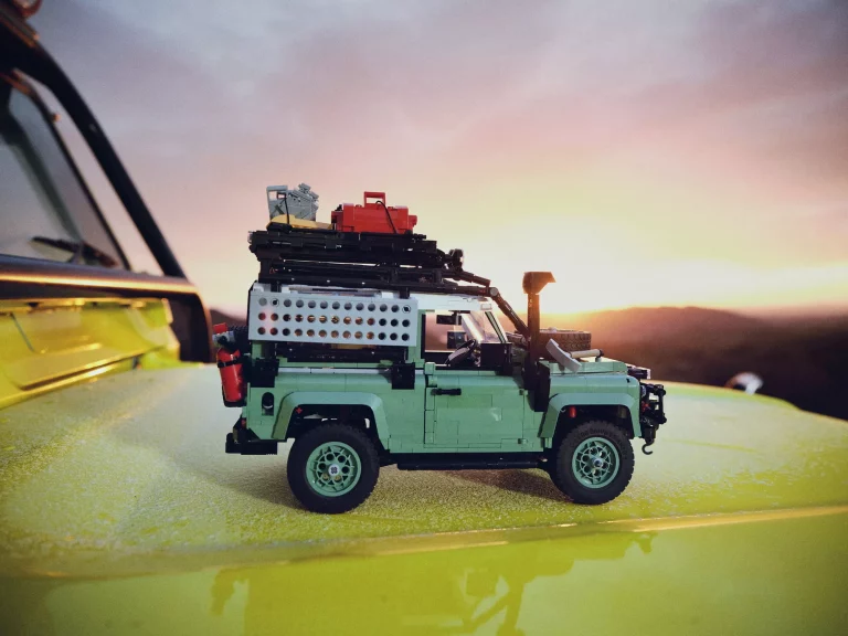 El clásico Land Rover Defender regresa a la vida gracias a Lego