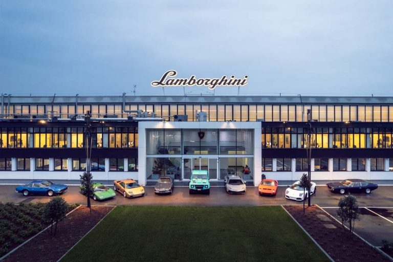 Lamborghini cumple 60 años fabricando maravillas en Sant’Agata