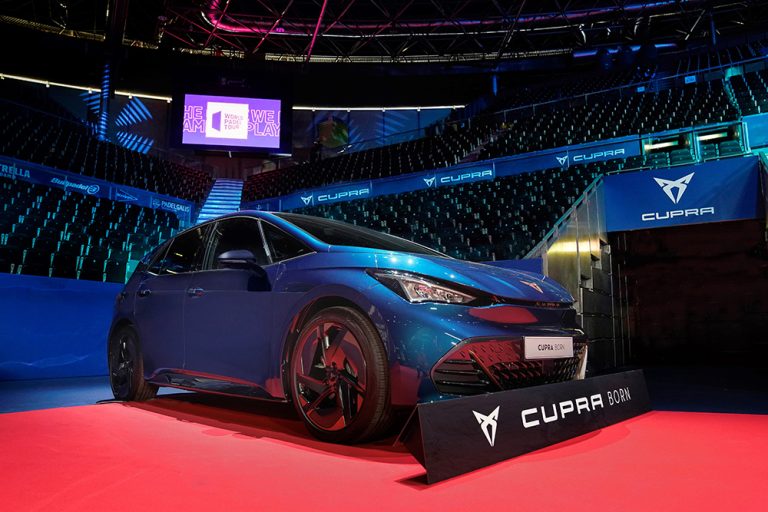 Cupra también juega en las pistas del World Pádel Tour