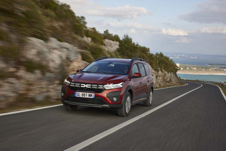 Dacia Jogger Hybrid 7 plazas. Asusta el precio de sus ‘rivales’ o alternativas