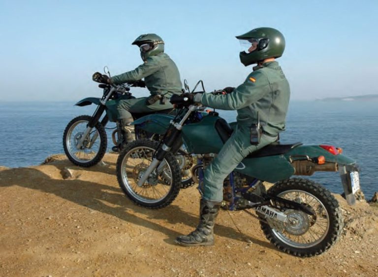 El chasis roto de la moto eléctrica de la Guardia Civil. El último bulo de Sánchez