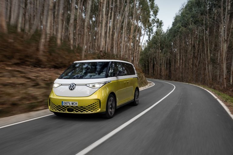 Al volante del Volkswagen ID. Buzz: un furgón poco convencional