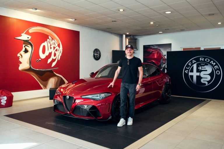 El exclusivo coche que acaba de estrenar Valtteri Bottas