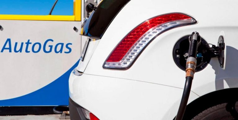 Las transformaciones a GLP de coches viejos se disparan para ‘evitar’ las ZBE