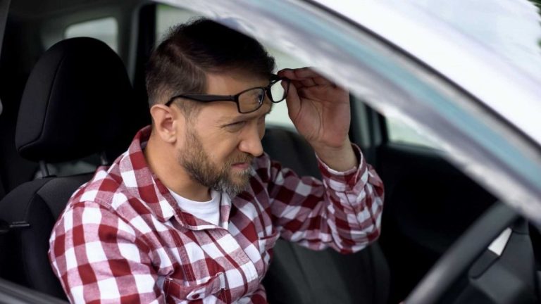 Estas son las gafas graduadas que un oftalmólogo asegura que no usaría para conducir