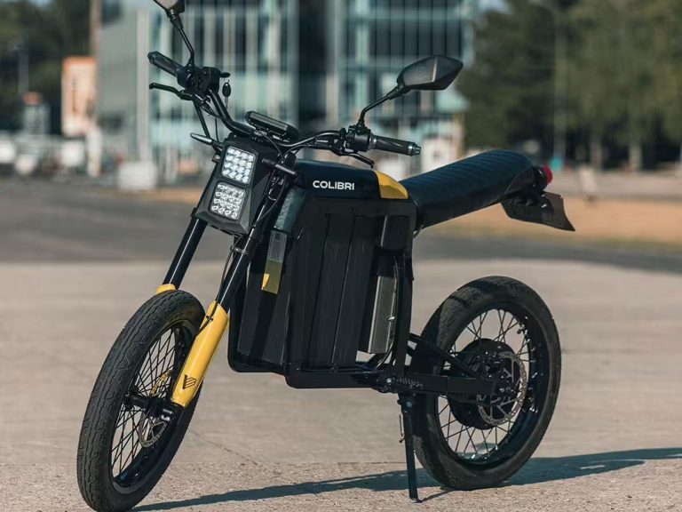 Esta moto es eléctrica, cuesta 3.000 euros y es la única que te puedes subir a tu casa