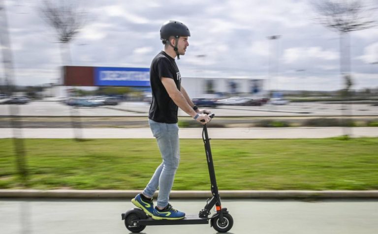 La empresa de alquiler de patinetes eléctricos que se revela contra las nuevas reglas de la DGT para los VMP