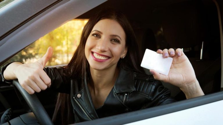 Si me ha caducado el carnet de conducir. ¿Tengo que volver a examinarme?
