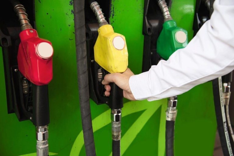 Adiós a los descuentos en Repsol, Cepsa, Galp, BP… Esto te costará llenar tu coche ahora