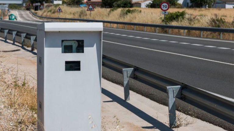 El truco que no falla y con el que sabrás si un radar está multando o es una ‘caja tonta’